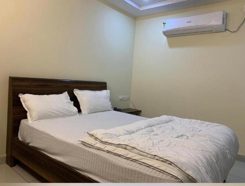 Oyo Flagship 80855 Hotel R Grand Виджаявада Экстерьер фото