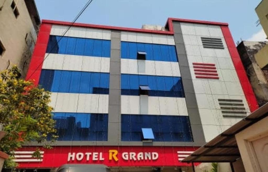 Oyo Flagship 80855 Hotel R Grand Виджаявада Экстерьер фото