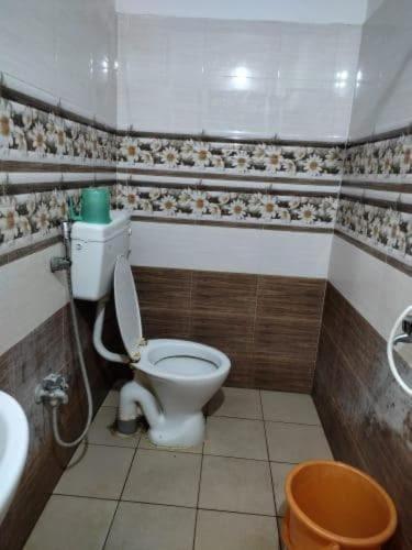 Oyo Flagship 80855 Hotel R Grand Виджаявада Экстерьер фото